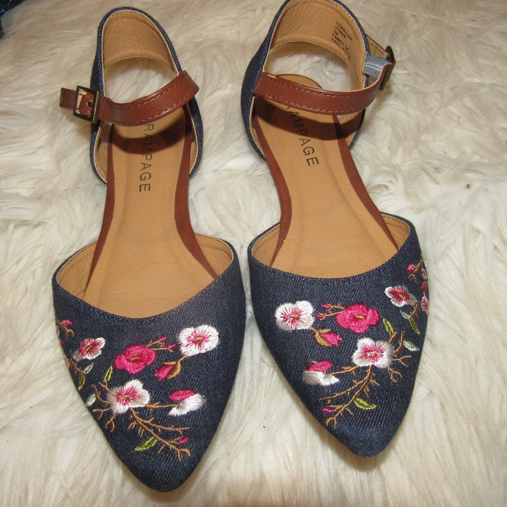 Floral print flats with one strap and pointed heel